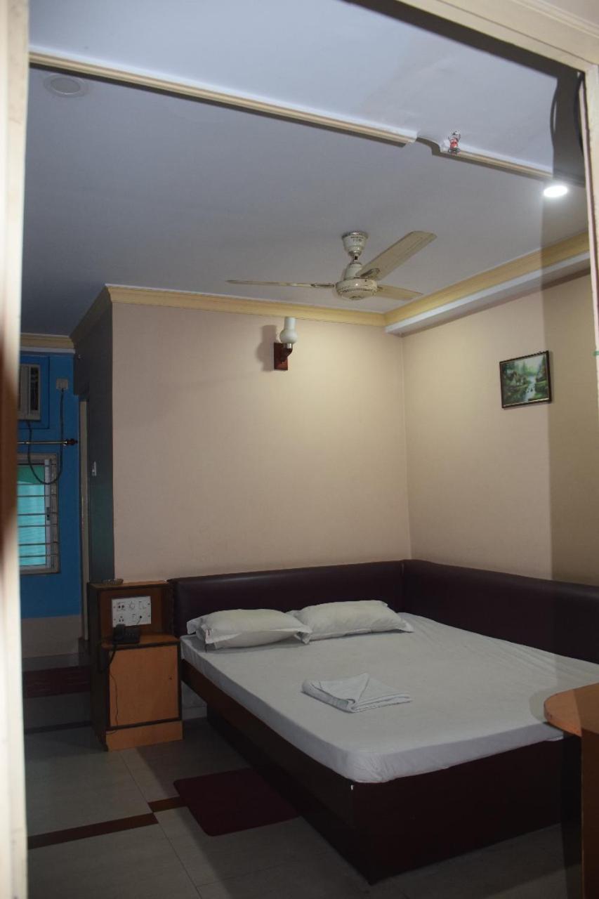 Starline Hotel Agartala Exterior foto